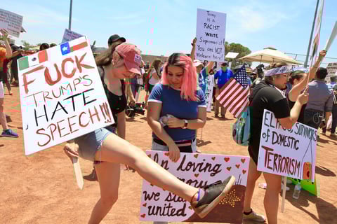¡Devuélvanlo!, fue el grito unánime durante la manifestación que se celebró hoy en el parque de béisbol Washington, contra la visita presidencial en esta frontera.
