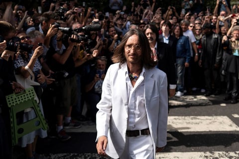 Cada año, miles de turistas atraviesan el paso de cebra de Abbey Road.