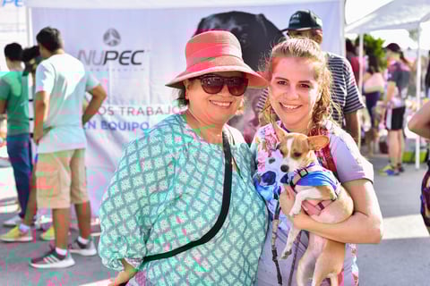 08082019 Judith, María del Socorro y su mascota 'Paprika'.