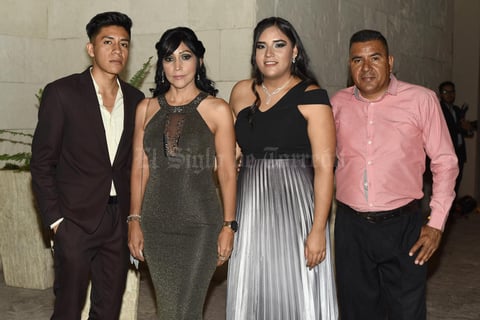 08082019 EN FESTEJO.  Axel, Verónica, Karina y Arturo.