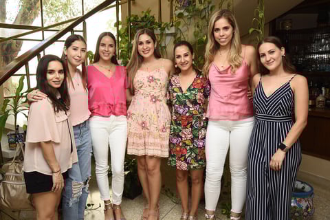 08082019 ACOMPAñAN A ANY.  Andrea Lozoya, Mariana Castillo, Paulina González Lozoya, Paulina Díaz Flores, Mariana Dipp, Karla González y Marifer Aponte con Any González en la despedida de soltera que le organizaron Laura Lozoya y Nora González.