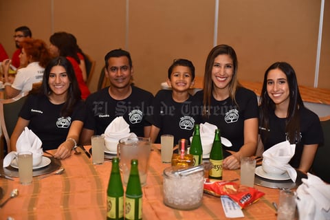08082019 EN FAMILIA.  Samantha, Chandra, Daniel, Tania y Alejandra.