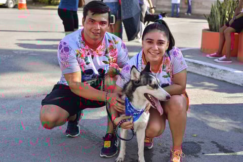 08082019 Corren con sus perritos