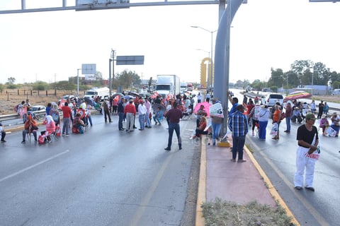 El propio Luis Manuel de la Cruz señaló que el Movimiento Social por la Tierra 'no cuenta con oficinas lujosas' para recibir en audiencia al presidente Andrés Manuel López Obrador, por lo que optaron por salir a las calles y montar bloqueos vehiculares en la vía pública.