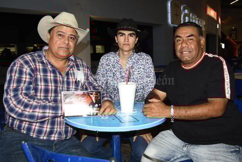 09082019 EN EL RODEO.  Juan Manuel Ibarra, Juan Manuel Ibarra jr. y José Antonio Ruiz.