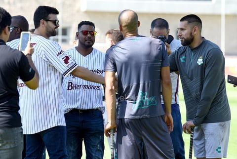 Santos realiza práctica de softbol ante su próximo duelo con Unión Laguna