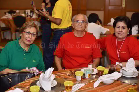 10082019 FESTEJO EN FAMILIA.  Cecilia, Ricardo y Luz María.