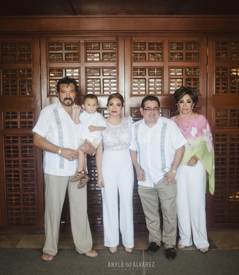 11082019 José Luis Pérez Saldaña celebró sus 3 años el pasado 3 de agosto en una linda ceremonia en la Parroquia de San Pedro Apóstol, acompañándolo sus padres, José Luis Perez Treviño y Dulce Saldaña Betancourt, además de sus padrinos: Javier Dávila Solís y Alma Dávila Saldaña.