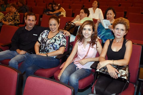 10082019 EN EL TEATRO.  Luis, Sonia, Laura y Laura.