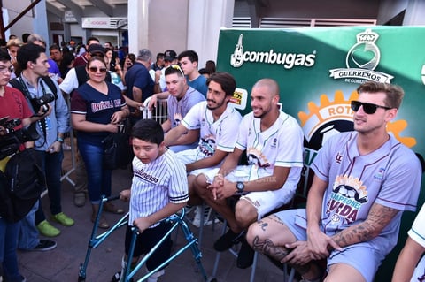 Algodoneros y Guerreros se enfrentan en el Estadio Revolución