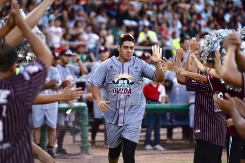 Algodoneros y Guerreros se enfrentan en el Estadio Revolución
