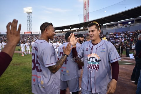 Algodoneros y Guerreros se enfrentan en el Estadio Revolución