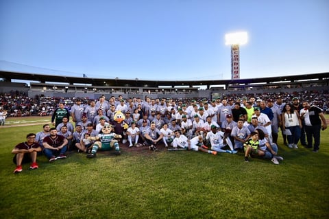Algodoneros y Guerreros se enfrentan en el Estadio Revolución