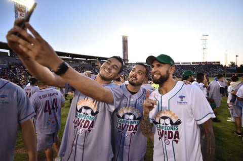 Algodoneros y Guerreros se enfrentan en el Estadio Revolución
