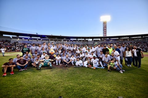 Algodoneros y Guerreros se enfrentan en el Estadio Revolución