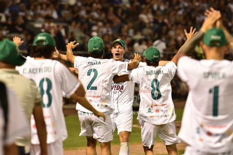 Algodoneros y Guerreros se enfrentan en el Estadio Revolución