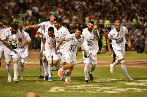 Algodoneros y Guerreros se enfrentan en el Estadio Revolución