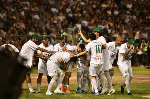 Algodoneros y Guerreros se enfrentan en el Estadio Revolución
