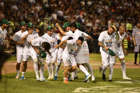 Algodoneros y Guerreros se enfrentan en el Estadio Revolución