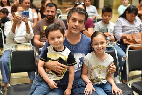14082019 EN FAMILIA.  Jesús, Iker y Renata.