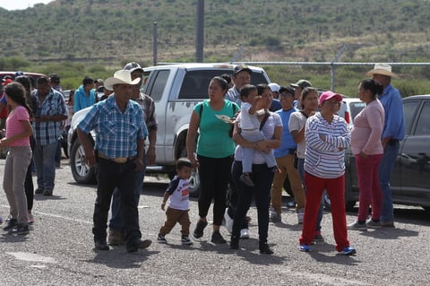 La gente, dijo, soportó lluvias, fríos, nieve, calor, accidentes, agresiones físicas y verbales y muchas cosas más, acotó.