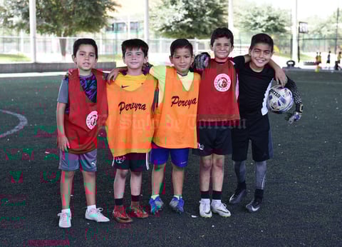 15082019 PEQUEñOS FUTBOLISTAS.  Emiliano, Max, Emiliano, Jorge y Raúl.