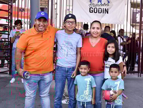 15082019 Emiliano, Leonel, Julio, Marian, Jessica y Armando.