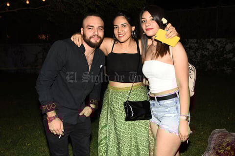 16082019 DE FIESTA.  Rubén, Angie y Karen.