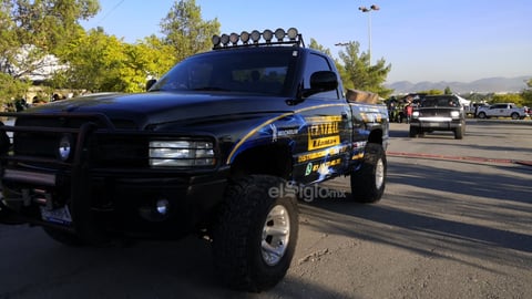 Los pilotos salieron de Saltillo y en su modalidad de 'Rally' o competencia y los de 'Ruta Turística', pernoctarán en Cuatro Ciénegas.