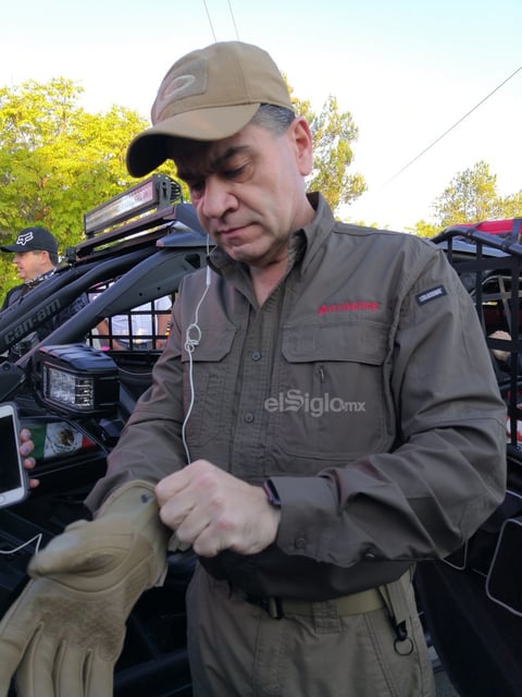 En el Parque Las Maravillas, el gobernador, Miguel Riquelme Solís, pidió 'hacer turismo en Coahuila' y dio el banderazo de salida a los pilotos, acompañado por el alcalde de Saltillo, Manolo Jiménez Salinas; el presidente de la Cámara de Comercio de Torreón (Canacoto), Luis Jorge Cuerda Serna; además de la secretaria de Turismo y Pueblos Mágicos, Guadalupe Oyervides.