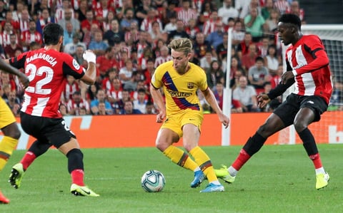 Un golazo de Aritz Aduriz en el minuto 89 de partido dio este viernes la victoria al Athletic Club sobre el Barcelona (1-0) en el encuentro inaugural de la Liga española 2019-20, en San Mamés.