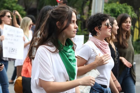 La actriz Natasha Dupeyron, que acudió a la manifestación.