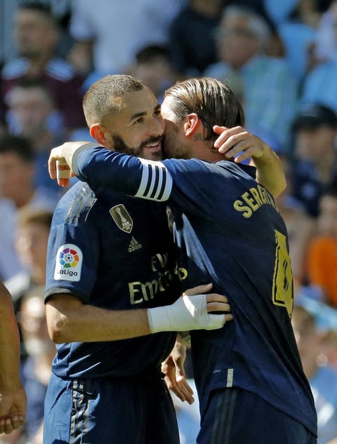 Zinedine Zidane inició el primer partido oficial de la temporada sin ningún fichaje en su equipo titular y recuperando para la causa a Gareth Bale, que fue el mejor del partido. Inventó el primer gol, en una acción por la izquierda que remachó a la red Benzema a los 12 minutos.
