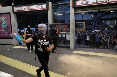 Agresiones y daños tras marcha feminista en CDMX