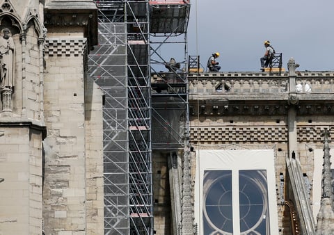 La actividad se reanudó bajo nuevas y estrictas medidas de protección ante la existencia de plomo para albañiles, limpiadores y científicos que laboran en el lugar.