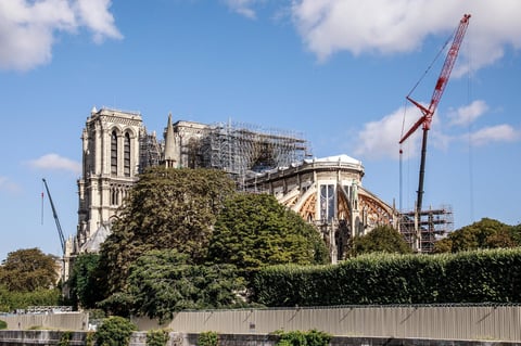 Los esfuerzos en Notre Dame se retomaron tras casi un mes.