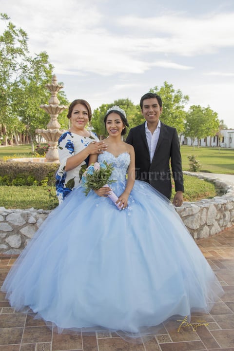 18082019 Dilery Arriaga acompañada de su hermano Yezid Arriaga y su mamá Rosa María Sánchez. Benjamín Estudio