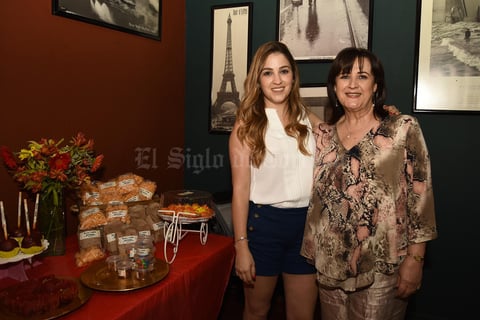 17082019 CELEBRA SU CUMPLE.  Rosa María Fernández Ayala en compañía de Ana Rosa Quiroga Fernández.
