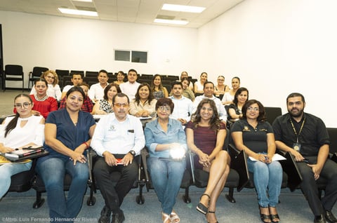 18082019 Recientemente un grupo de servidores públicos de diversas dependencias del Poder Judicial concluyeron un curso intensivo de preparación para Mediadores a cargo del expositor Lic. en Psicología Francisco Emiliano Estrada Salas. Cabe destacar que durante la actual gestión de la Magistrada Miriam Cárdenas Cantú y el Magistrado Miguel Mery Ayup, el Sistema Judicial de Coahuila se ha colocado como uno de los mejores a nivel nacional, debido a estos cursos y especializaciones pensando en el beneficio y atención a la ciudadanía.