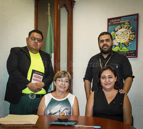 18082019 La mediación es un método alternativo de resolver conflictos, el cual tiene como finalidad llegar a la solución integral de un conflicto entre los mediados (pueden ser dos o más personas), evitando de este modo, llegar a la instancia judicial. Los principios rectores que guían e instrumentan la mediación son: la confidencialidad, la voluntariedad, la oralidad entre las partes y la plena comunicación entre las mismas, la imparcialidad del mediador interviniente y la neutralidad del mismo frente a la materia traída a cuestión.