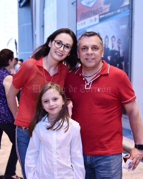 19082019 Blanca Odileth, Pía Serrato y José Luis Serrato.