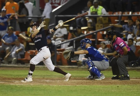 El estadounidense Spencer Jones abrió juego por la 'Furia Azul' y fue tocado por la ofensiva Guinda desde la misma primera entrada, en la que tras el primer out, Francisco Ferreiro pegó silbante triple por el jardín derecho, para luego anotar, impulsado por doblete del venezolano Niuman Romero.