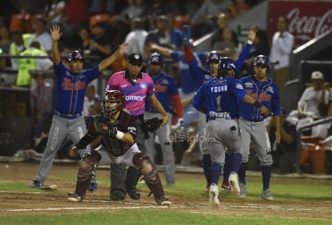 Retomaron la ventaja los dueños de casa durante el cierre de ese segundo inning, gracias a monumental cuadrangular de Ciro Norzagaray por todo el jardín izquierdo, un tablazo de poder, que se llevó en las espuelas a Kevin Flores y a Bryant Aragón, fue apenas el tercer bambinazo de la campaña para Ciro, pero fue un verdadero batazo de gente grande. Mientras 'Pechito' de la Cruz continuaba colgando argollas en la pizarra, Ciro le dio mayor confianza al aumentar la ventaja durante la conclusión del cuarto rollo, pegando su segundo jonrón del juego, que fue prácticamente una calca del que había pegado innings atrás, cañonazo con autoridad que puso las cosas 5 por 1.