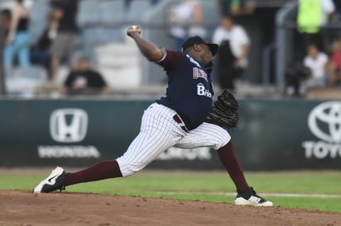 La victoria correspondió a Wilmer Ríos, con labor de 2 entradas en blanco, admitiendo apenas un hit y ponchó a 2 enemigos; el derrotado fue Frankie de la Cruz, al lanzar 5 innings y un tercio, en los que permitió 9 imparables y 6 carreras, con 4 pasaportes y 5 chocolates.