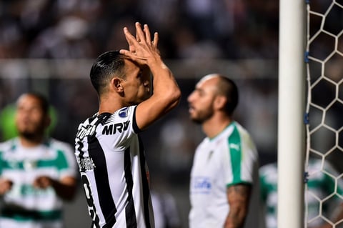 El Atlético Mineiro venció por 2-1 de remontada a La Equidad, en el partido de ida de cuartos de final de la Copa Sudamericana en Belo Horizonte, y quedó en ventaja en la disputa por un cupo en semifinales.