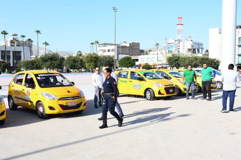 Se reunieron en la Plaza Mayor de Torreón.