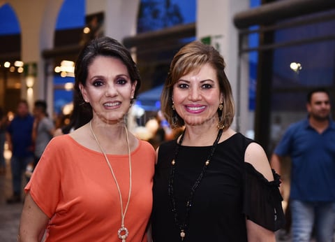 22082019 EN EL COLISEO.  Laura y Nury.
