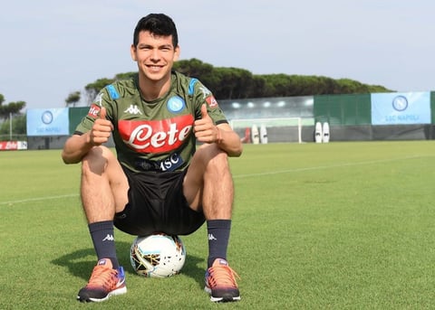 De inmediato, Chucky se puso bajo las órdenes del técnico Carlo Ancelotti, quien también fue pieza fundamental para su llegada al Napoli, en lo que, de acuerdo a diversos medios de comunicación, fue la negociación más cara en la historia del cuadro italiano al desembolsar alrededor de 42 millones de dólares, cifra que también hizo la transferencia más alta que se ha pagado por un jugador mexicano.