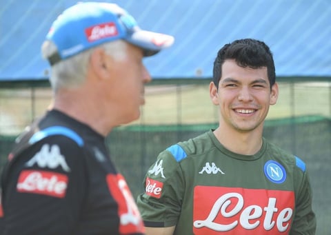 “Chucky” Lozano llegó a un club histórico en el futbol transalpino que se dio a conocer gracias al aporte del argentino Diego Armando Maradona y conjunto en el que también pasarían elementos como el uruguayo Edinson Cavani, el argentino Gonzalo Higuaín, el brasileño Antonio de Oliveira Careca, Bruno Giordano, Ezequiel Lavezzi, entre otros.