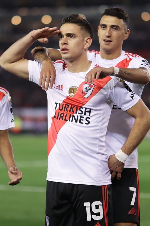 River, campeón en 1986, 1996, 2015 y 2018, tomó rápido la ventaja merced a un penal sancionado por el árbitro peruano Víctor Hugo Carrillo con ayuda del video arbitraje (VAR).